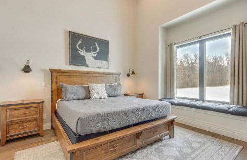 Game Room and Hot Tub! Lakefront Monkey Island Haven - Foto 25