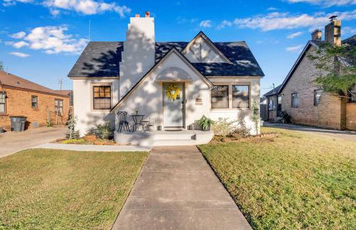 Fully Restored cottage, AMAZING game room, hot tub - Foto 34