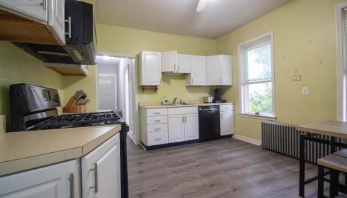 2 bedroom condo close to Boston and Cambridge with free parkings - Foto 3