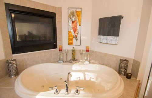 Elegant Lodge Rental with Lovely Countryside Views near Charlottesville, Virginia - Foto 49