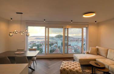 Apartment Touch The Sky Split - Photo 13