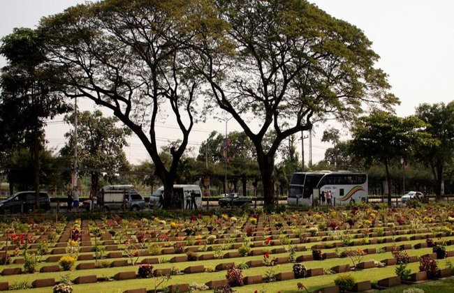 Full Day Trip to Kanchanaburi with Erawan Waterfalls - Foto 3