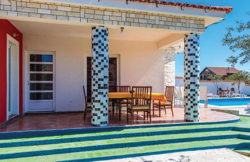 Four-Bedroom Holiday Home In Cista Velika - Photo 10