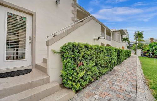 Beach Isles Modern 1BR Waterfront Apartment with Patio - Foto 47