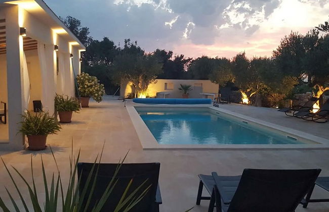 Secluded Oasis With Pool, Outdoor Kitchen, & Landscaped Terraces - Foto 31