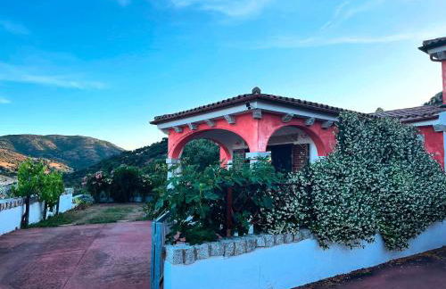 Villa con giardino e spettacolare vista mare a Porto San Paolo - Foto 1