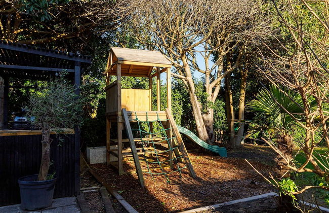 Stylish 4 Bed Home Close to Beach - Foto 44