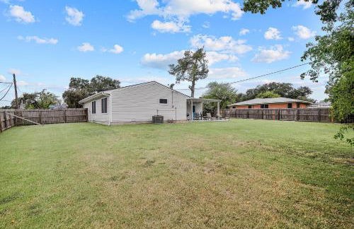 Adorable Southside ATM Cottage with Bikes, Pets OK - Photo 33