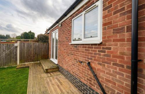 Contemporary Private Home Near Nottingham with Free Parking and Garden - Foto 14