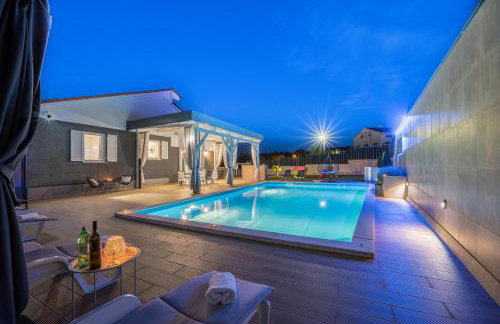 Villa Beauty with heated pool and jacuzzi - Photo 42