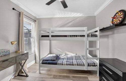 Lakefront 4-Bedroom Home with Pool - Foto 29