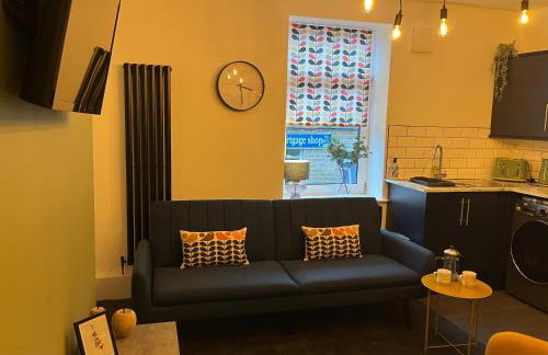 Modern & retro two bedroom apartment in Barnsley - Foto 5