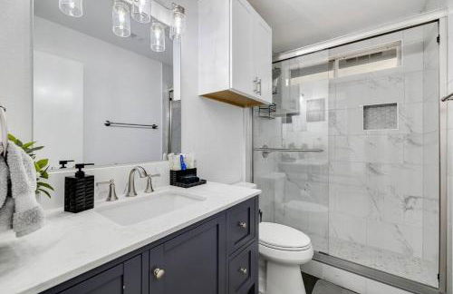 Frisco Resort Style Home w/Spa - Foto 46