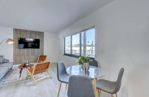 Chic Retreat: 2BR Apartment! - Foto 7