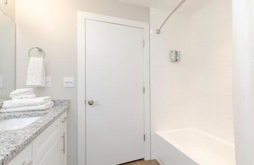 Luxurious Downtown 2 bedroom 2 bath with views 1M - Foto 8