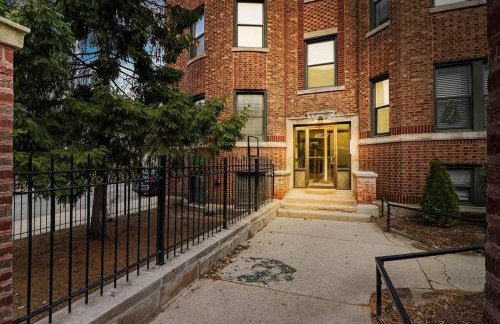 Delightful 1BR Apartment in Ravenswood - Ashland BW - Photo 2