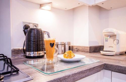 Charming 1BR House in Eccles with Free Parking - Foto 25