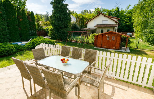 4 bedroom House in Balatonszárszó with private pool and garden - Photo 2