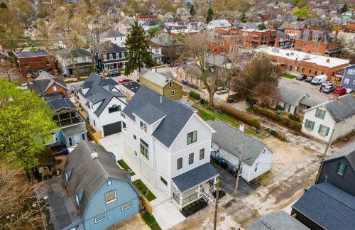 Chateau in the Village - Brand New 3BD 5BA - Foto 49