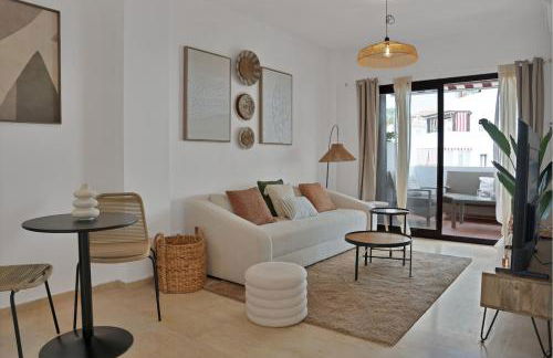 Elegance and luxury with a pool in Miraflores Golf - CASA GOLF RIVIERA PARK 3 2 E - Photo 14