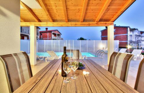 Exklusive 4-Sterne-Villa Mare - WLAN - Pool - Grill - Foto 2