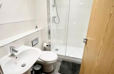 Spacious 2 bed ground floor apartment, Free parking, close to Historic dockyard & Gunwharf Quays - Foto 11