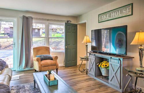 Lakefront Gem with Screened Porch and Game Room! - Foto 1