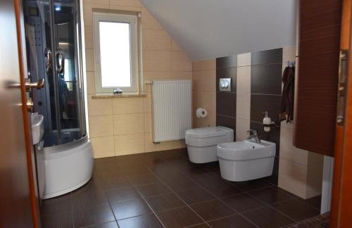 Dom z widokiem na jezioro i domek nad jeziorem - Foto 38