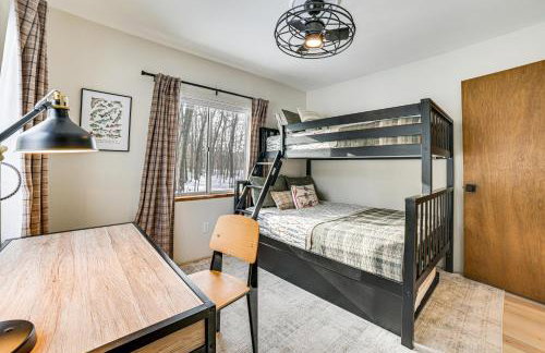 Roscommon Chalet with Hot Tub Near Higgins Lake! - Foto 15