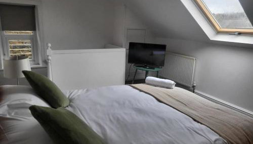 Nice 2 bedroom (3 beds) house in Huddersfield - Foto 5