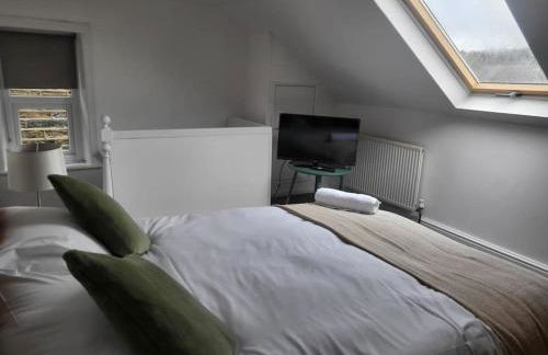 Nice 2 bedroom (3 beds) house in Huddersfield - Foto 5