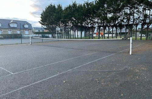 La Normandine, mer, histoire, plage débarquement gold beach, maison 4 chambres, spacieuse avec jardin et parking gratuit - Foto 11
