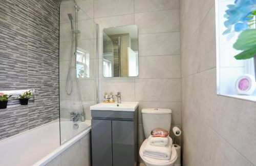 Aisiki Apartments at Stanhope Road, North Finchley, Airconditioned Multiple 2 or 3-Bedroom, Pet Friendly Duplex Flats, King or Twin Beds with Free WiFi - Foto 40