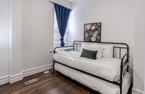 Ann Avenue Modern 3BR Home, Near Downtown with Free Parking - Photo 38