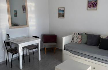 Appartement cosy avec cour privée & terrasse Calme idéal couples familles - Photo 3