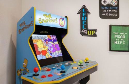 Kirkland Elegant 4B 2 5B Family Retreat with Designer Decor - Photo 13