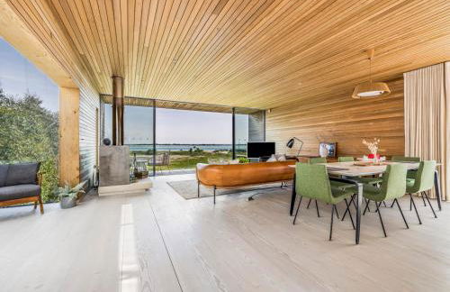 Breathtaking Home with Parking - Pass the Keys - Photo 6