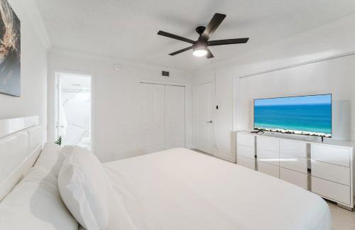 Luxury Waterfront Boca with Pool, Hot Tub and Boat Views - Photo 29