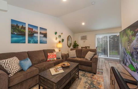 Modern and Stylish KING bed Wifi FREE Parking - Foto 2