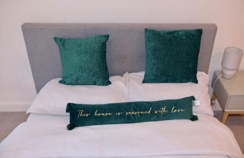 Modern house in City Centre with private parking and gated property - Foto 53