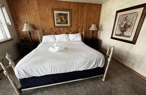 C18, Two bedroom, two bath log-sided loft Harbor North luxury loft cottage with hot tub cottage - Foto 9