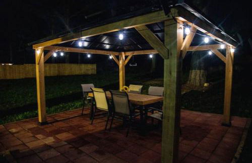 Rustic Chic Alabama Cabin w Loft Fire Pit Pet Friendly Fenced Yard Lake Guntersville - Lucky Lodge - Foto 46