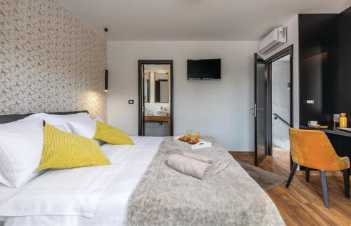 Stunning Home In Sivati - Photo 44