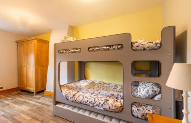 Host Stay Honeysuckle Cottage - Photo 17