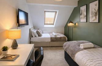 Champflower House- Sleeps 7- Driveway Parking, Contractors, Fast Wifi and Smart TV - Foto 5