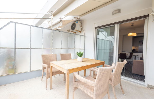 Beachfront 2-bedroom Stay in Voula - Photo 29