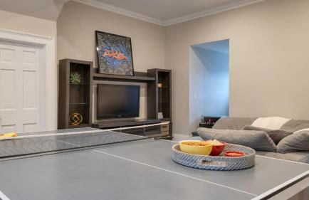 Secluded Estate Optional Guest House, Pond, Playroom, Gym & Theater Sunny Pond by Avantstay - Foto 96