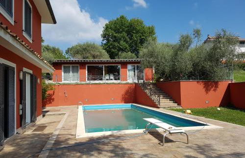 IL CICLAMINO POOL FOR YOUR SOLE USE BIG IN-GROUND - 70m2 house & 300m2 outdoor, child & pet friendly, 10 minutes drive to Montebello Station connecting to Rome centre in 20 minutes, 3 minutes drive to supermarket -4 language warm guest care - Foto 5