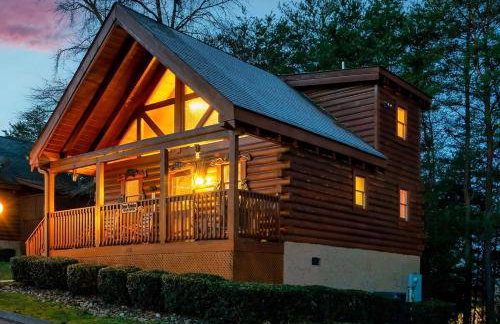 Escape to the Smokies- Pool, hot tub, cozy cabin, Pigeon Forge - Foto 1
