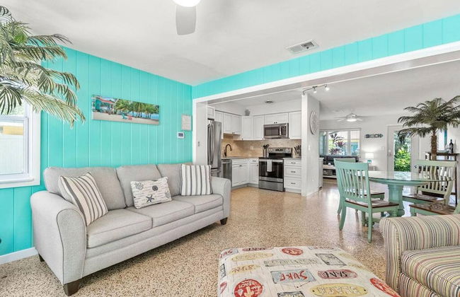 Home with Pool & Hot Tub Close to Beach - Foto 43